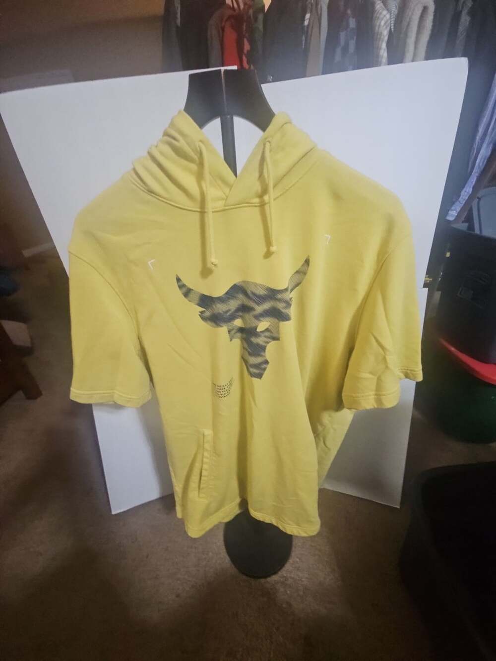 Under Armour Project Rock Short Sleeve Hoodie Size XXL Yellow